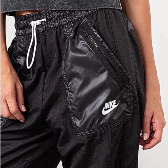 SOLD Sportswear Woven Cargo Pants size XS - Picture 2 of 14